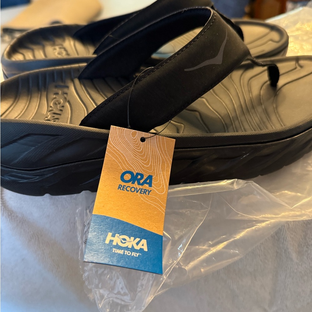 Hoka Ora Recovery Flip in Black and Dark Gull Gray